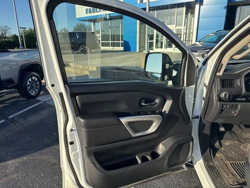 Used 2024 Nissan Titan SV w/ SV Convenience Package AWD/4WD image 10