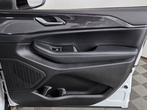 Used 2023 Jeep Grand Cherokee Altitude image 34