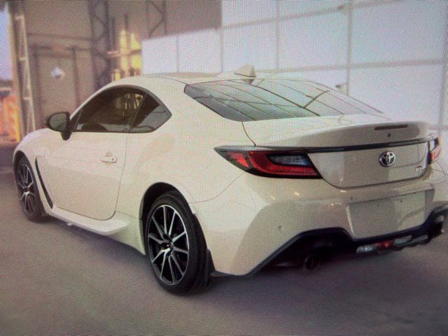 Used 2024 Toyota GR86 RWD image 4
