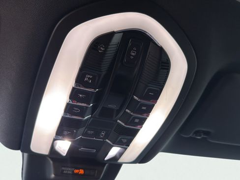 Used 2023 Porsche Macan Turbo AWD/4WD image 21