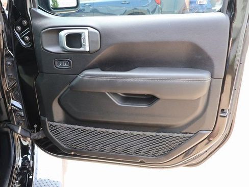 Used 2019 Jeep Wrangler Unlimited Sahara w/ Dual Top Group AWD/4WD image 12
