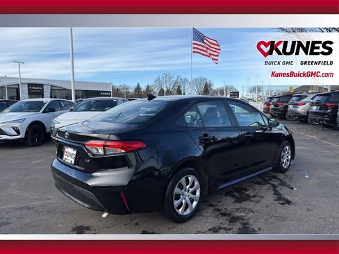 Used 2025 Toyota Corolla LE image 4