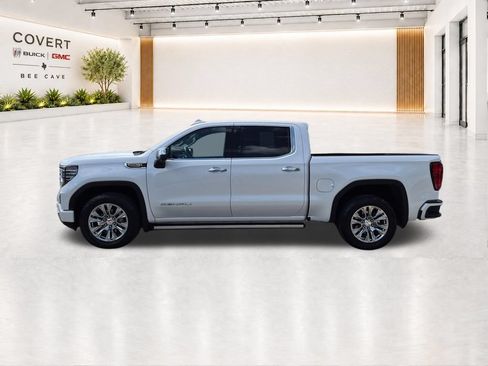 Used 2023 GMC Sierra 1500 Denali w/ Technology Package AWD/4WD image 9