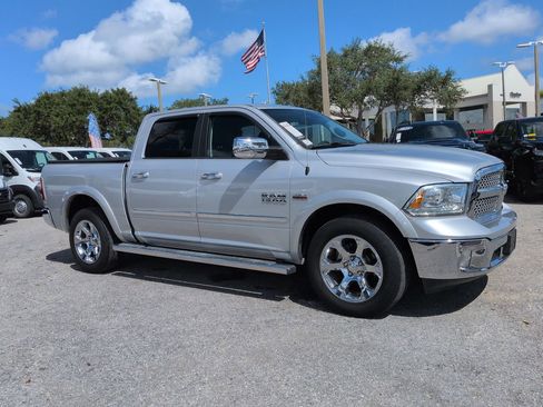 Used 2017 RAM 1500 Laramie w/ Convenience Group AWD/4WD image 2