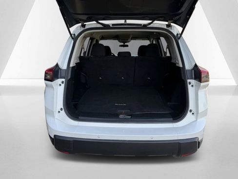 Used 2024 Nissan Rogue S image 31