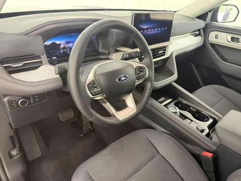 Used 2025 Ford Explorer Active AWD/4WD image 17