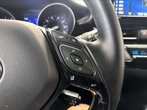 Used 2018 Toyota C-HR XLE FWD image 14