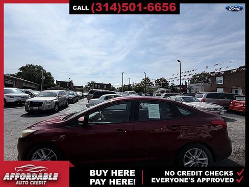 Used 2015 Ford Focus SE FWD image 2