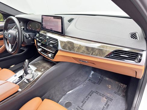 Used 2021 BMW 530i w/ Convenience Package RWD image 14