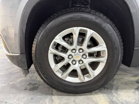 Used 2021 Chevrolet Traverse LT image 7