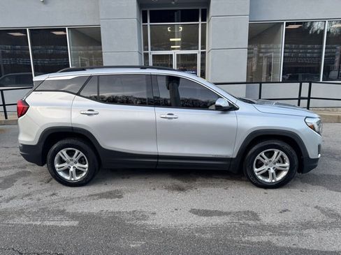 Used 2019 GMC Terrain SLE w/ Driver Convenience Package image 9
