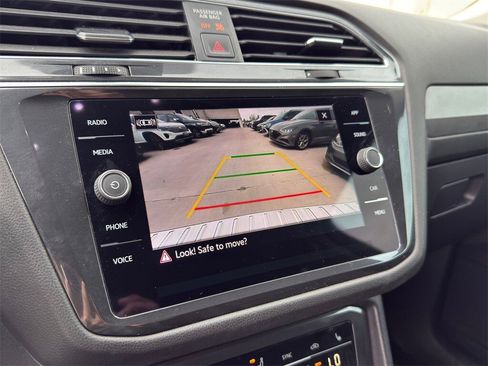 Used 2023 Volkswagen Tiguan SE image 22