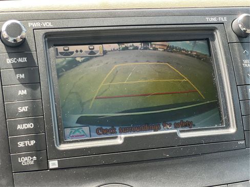 Used 2014 Toyota Sienna XLE w/ XLE Premium Package FWD image 17