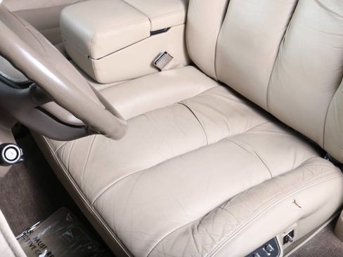 Used 1994 Cadillac Fleetwood Brougham RWD image 74