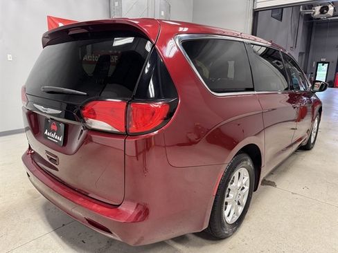 Used 2023 Chrysler Voyager LX FWD image 8