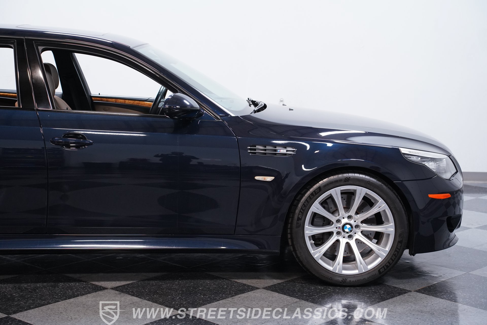 Used 2010 BMW M5 RWD image 24