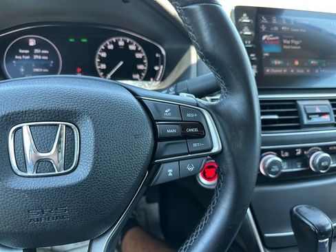 Used 2018 Honda Accord Touring image 22
