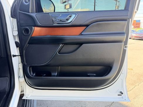 Used 2020 Lincoln Navigator Reserve image 28