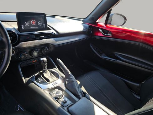 Used 2021 MAZDA MX-5 Miata Club RWD image 4