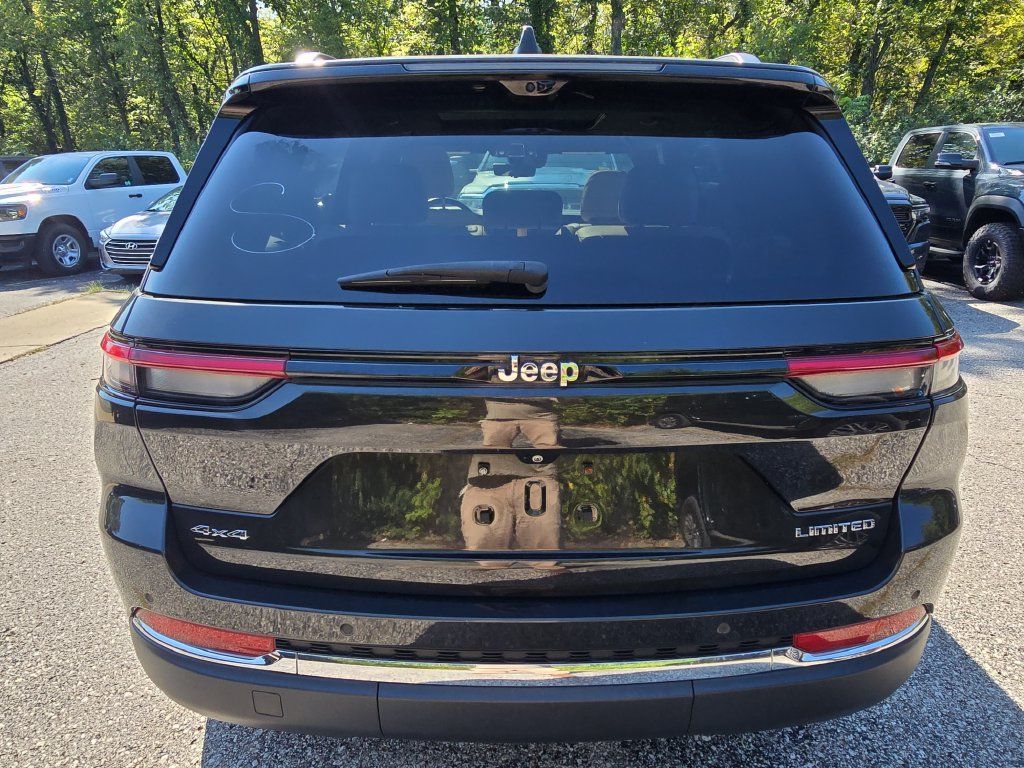 Used 2023 Jeep Grand Cherokee Limited w/ Luxury Tech Group II AWD/4WD image 6
