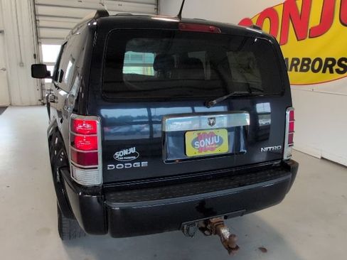 Used 2011 Dodge Nitro Heat w/ Trailer Tow Group AWD/4WD image 28