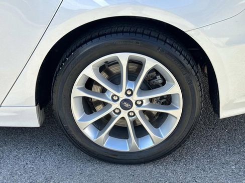 Used 2019 Ford Fusion Energi Titanium image 9