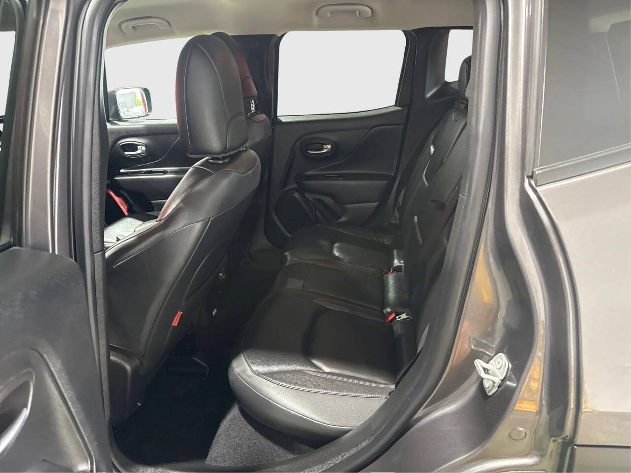 Used 2020 Jeep Renegade Trailhawk w/ Premium Leather Group AWD/4WD image 10