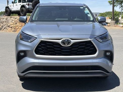 Used 2023 Toyota Highlander LE FWD image 15