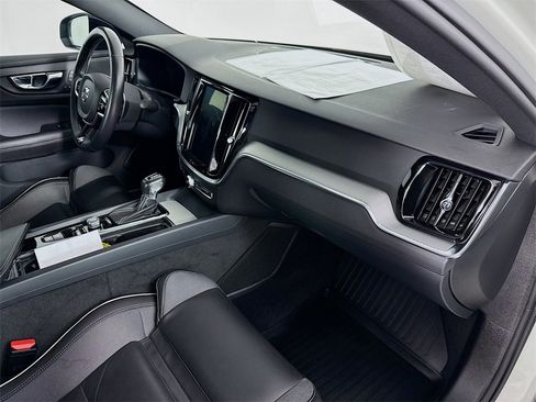 Used 2019 Volvo S60 T6 R-Design image 30