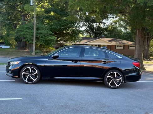 Used 2019 Honda Accord Sport image 3