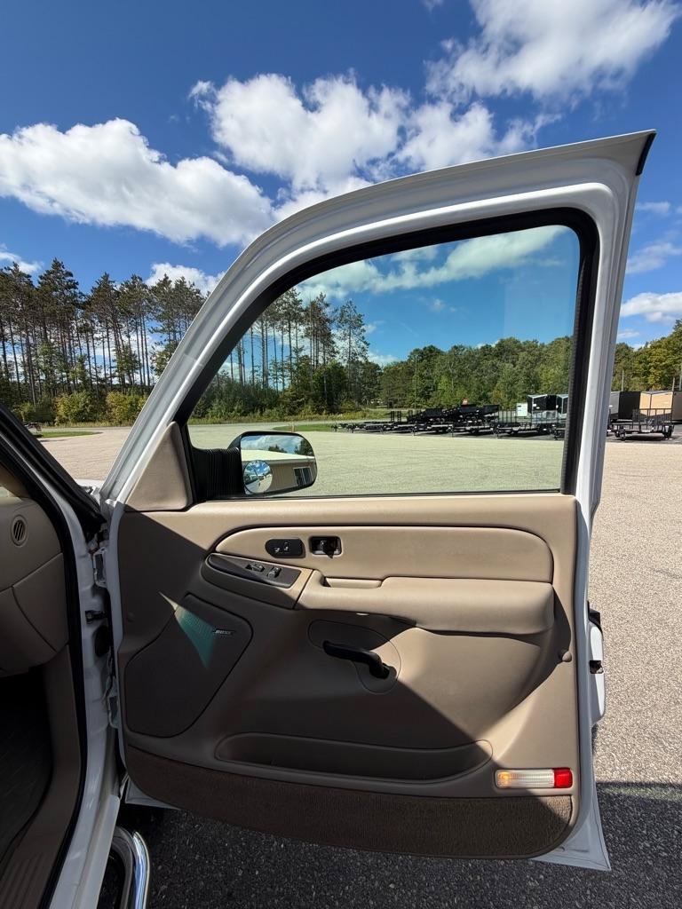 Used 2004 GMC Sierra 3500 SLT w/ Heavy-Duty Power Package AWD/4WD image 15