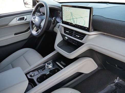 Used 2025 Ford Explorer Active w/ Active Comfort Package image 60