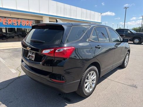 Used 2021 Chevrolet Equinox LS FWD image 4