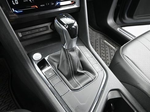 Used 2022 Volkswagen Tiguan SE R-Line image 18