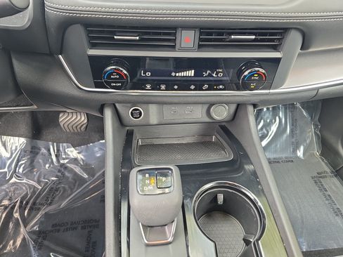 Certified 2023 Nissan Rogue SV FWD image 22