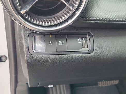 Used 2025 Chevrolet Equinox LT FWD image 18