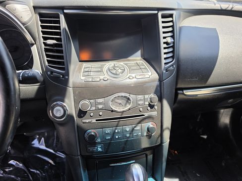 Used 2017 INFINITI QX70 AWD w/ Limited Package image 16