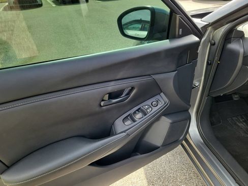 Used 2025 Nissan Sentra S FWD image 16