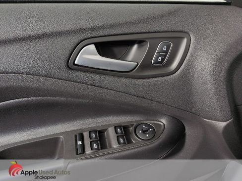 Used 2018 Ford Escape SE image 12