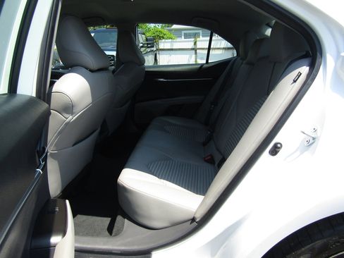 Used 2023 Toyota Camry SE FWD image 14