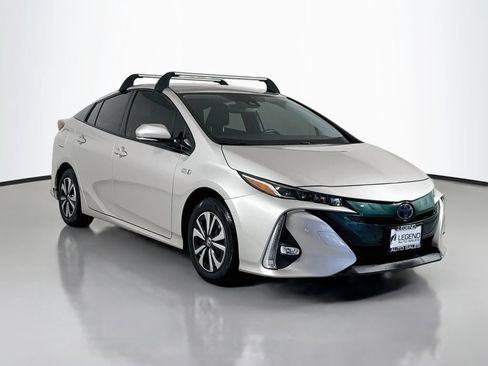 Used 2017 Toyota Prius Prime Advanced FWD image 4