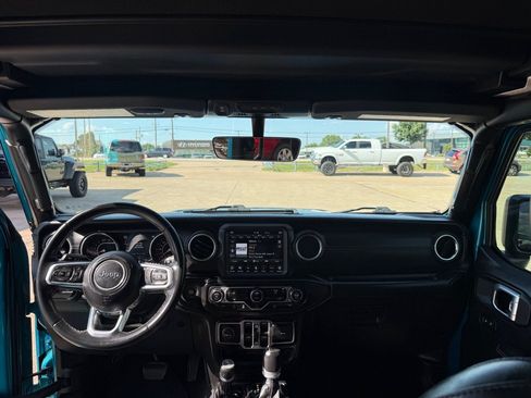 Used 2020 Jeep Wrangler Unlimited Sahara AWD/4WD image 19
