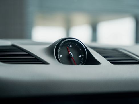 Certified 2022 Porsche Cayenne Platinum Edition image 22