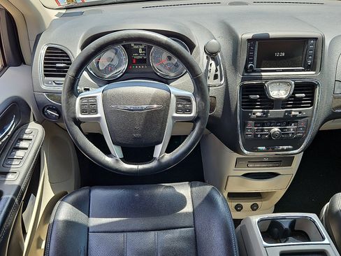 Used 2015 Chrysler Town & Country Touring-L w/ Driver Convenience Group FWD image 11