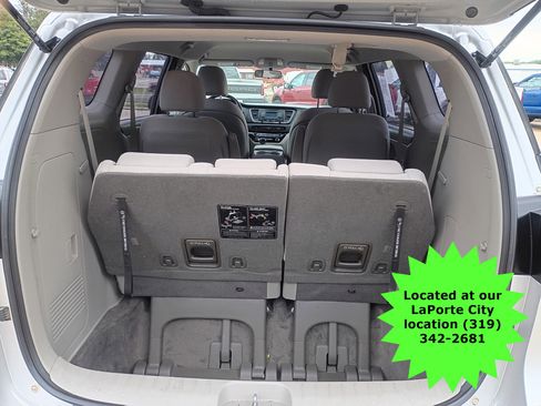 Used 2016 Kia Sedona L image 12