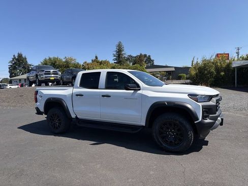 Used 2026 Chevrolet Colorado Trail Boss AWD/4WD image 9