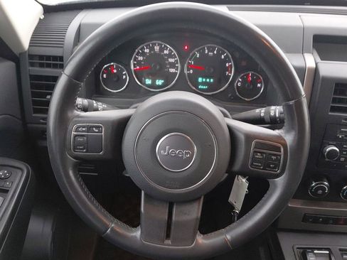 Used 2012 Jeep Liberty Sport image 35
