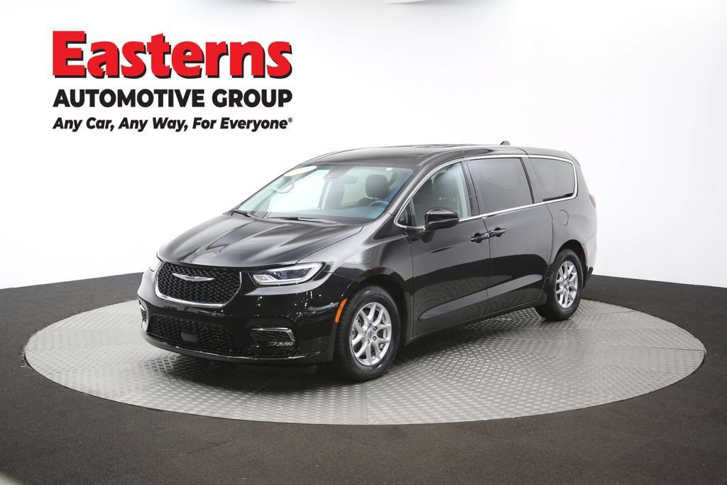 Used 2023 Chrysler Pacifica Touring-L FWD image 57