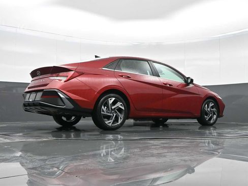 Used 2024 Hyundai Elantra SEL w/ Convenience Package image 34