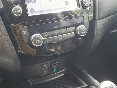 Used 2017 Nissan Rogue SL AWD/4WD image 20